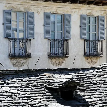 Palazzo Dei Leoni