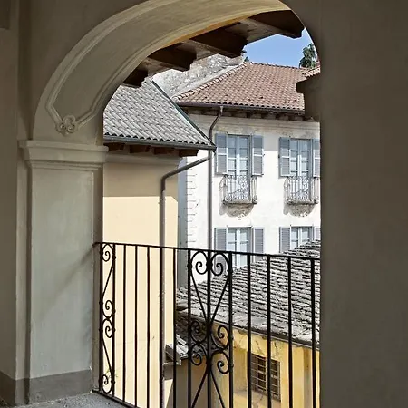 Palazzo Dei Leoni *