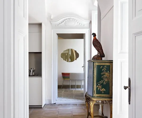 Palazzo Dei Leoni * Ameno