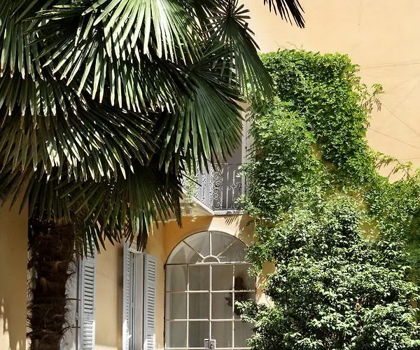 Palazzo Dei Leoni * Ameno