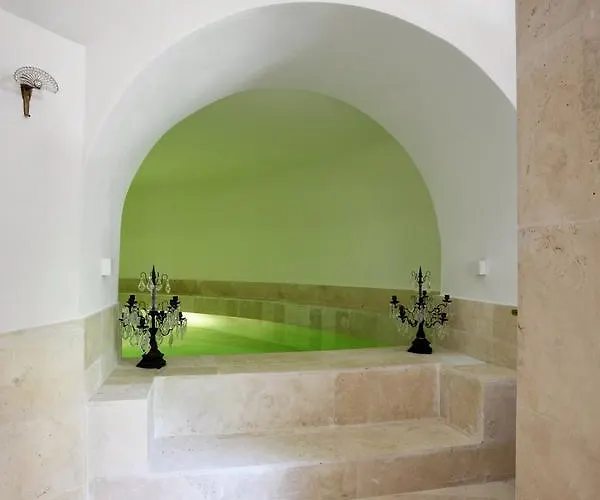 Palazzo Dei Leoni * Ameno